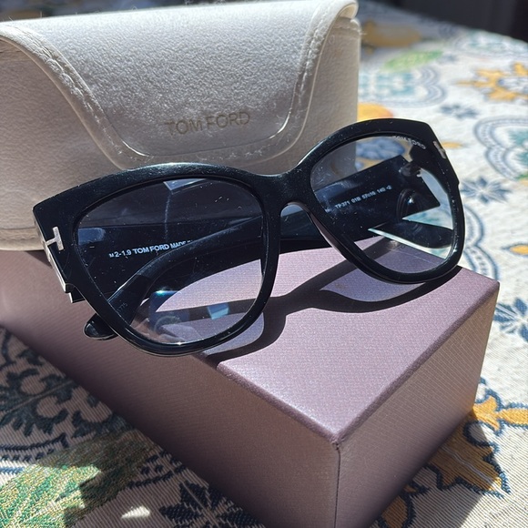 ♥️ TOM FORD EYEWEAR ANOUSHKA CAT EYE
SUNGLASSES - Picture 16 of 16